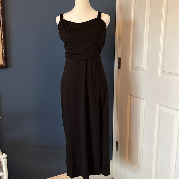 HALARA Dresses & Skirts - Halara black sexy strappy cocktail party dress, show off your curves in this!